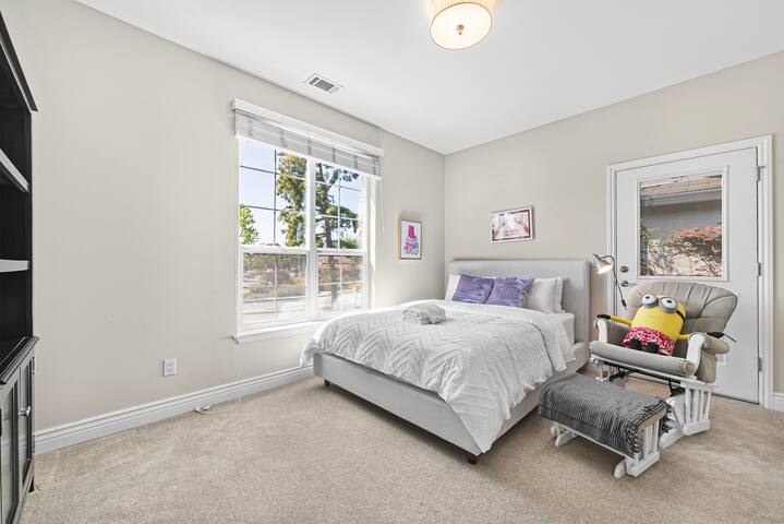 Super Stunning House with Free parking Santa Clara gallery image 3