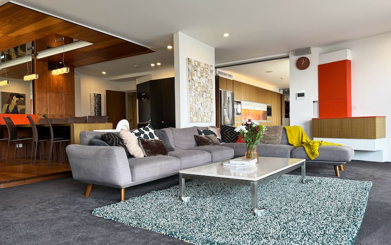 Luxury 4 bedroom apartment – Best view in Sydney gallery image 3