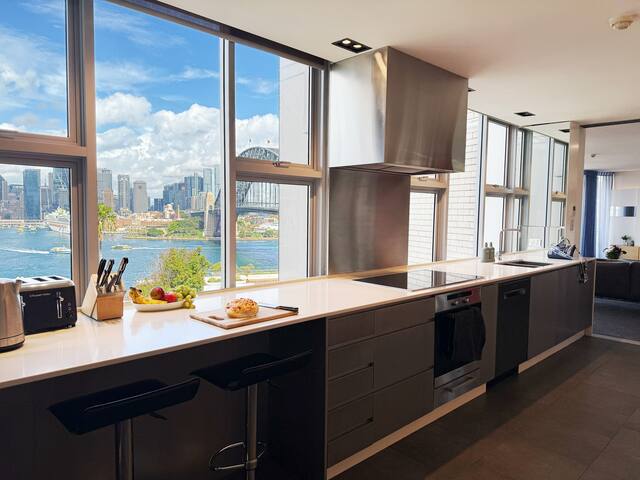 Luxury 4 bedroom apartment – Best view in Sydney