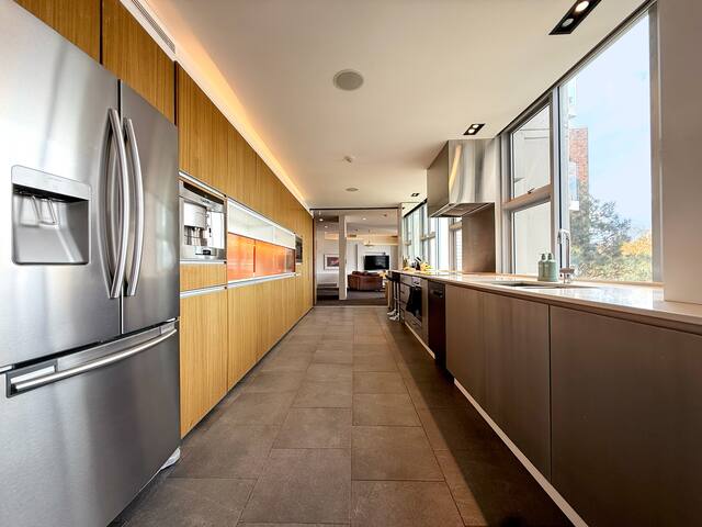 Luxury 4 bedroom apartment – Best view in Sydney gallery image 4