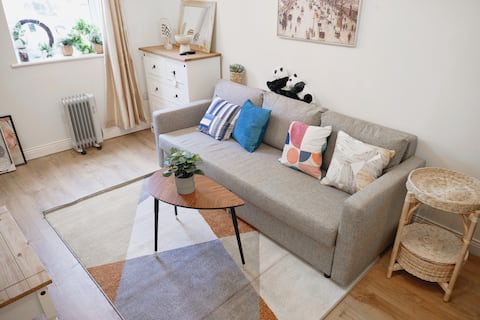 Top Airbnb: Central 2BR Home for Groups | Croke Park Walk in Mountjoy