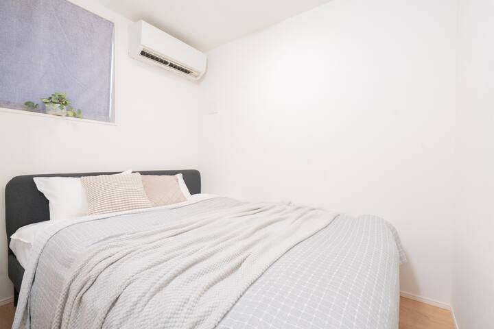 新宿中心地段的静谧温馨之家，徒步到商圈和美食街，走3分钟到车站，3年新筑可停车，采光通风优秀 gallery image 4