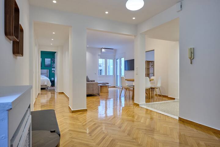 Chic Urban 3BR Retreat in the Heart of Kolonaki! gallery image 3