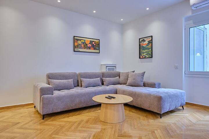 Chic Urban 3BR Retreat in the Heart of Kolonaki! gallery image 5