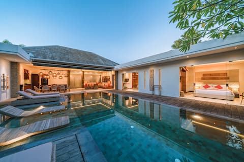 4bd Designer Canggu Villa 2min-Berawa Beach&Finns!