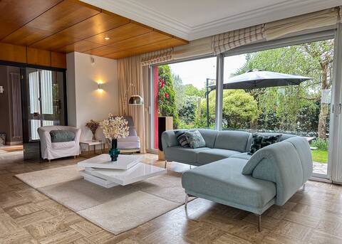 Spacious and elegant, overlooking the Lannénec Pond