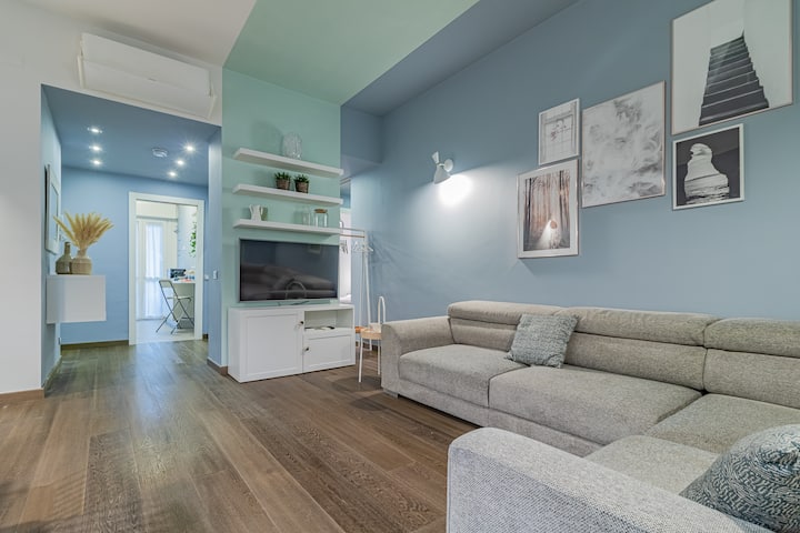 Inteligentná TV + veľká rozkladacia pohovka (3. posteľ).