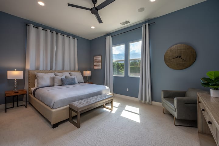 Საძინებელი №2: დიდი საწოლი სააბაზანოთი 