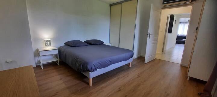 Двойно легло, 160x200 см
Стая от 15 м²
