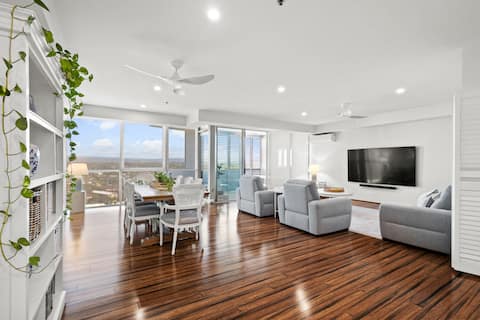 Luxe Sub-Penthouse | Resort Pool, Spa + Family Fun