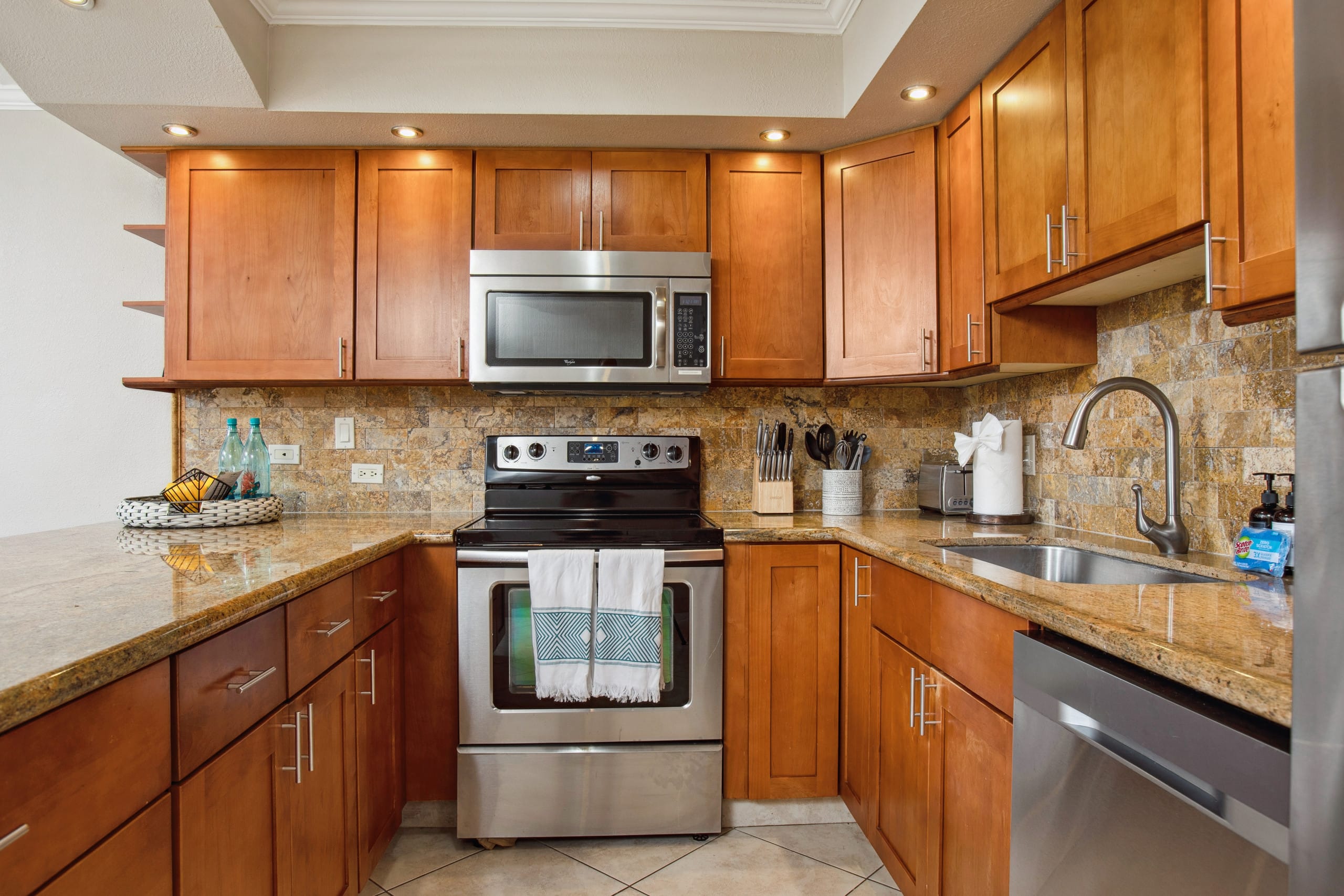 Condo in Kihei · ★5.0 · 1 bedroom · 2 beds · 2 baths - Image 9