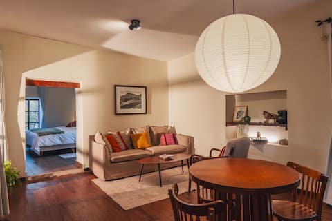 King Bed Deluxe Apt - 3 Blocks from Plaza de Armas