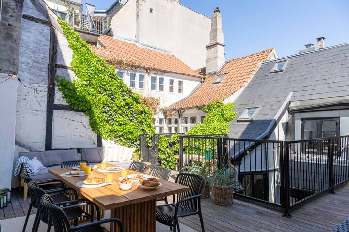 Charming 2BR w/Huge Private Terrace gallery image 2