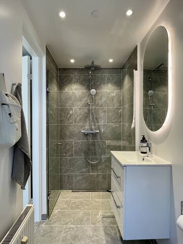 Charming 2BR w/Huge Private Terrace gallery image 5