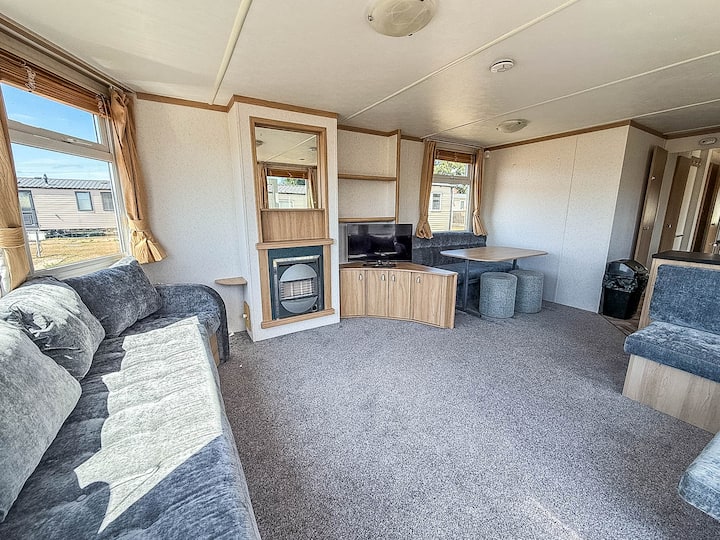 Dog-friendly Caravan At Valley Farm, Ref 46633v - Clacton-on-Sea