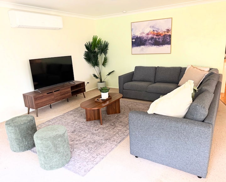 Spacious & Budget-friendly Family Beach House - Bateau Bay