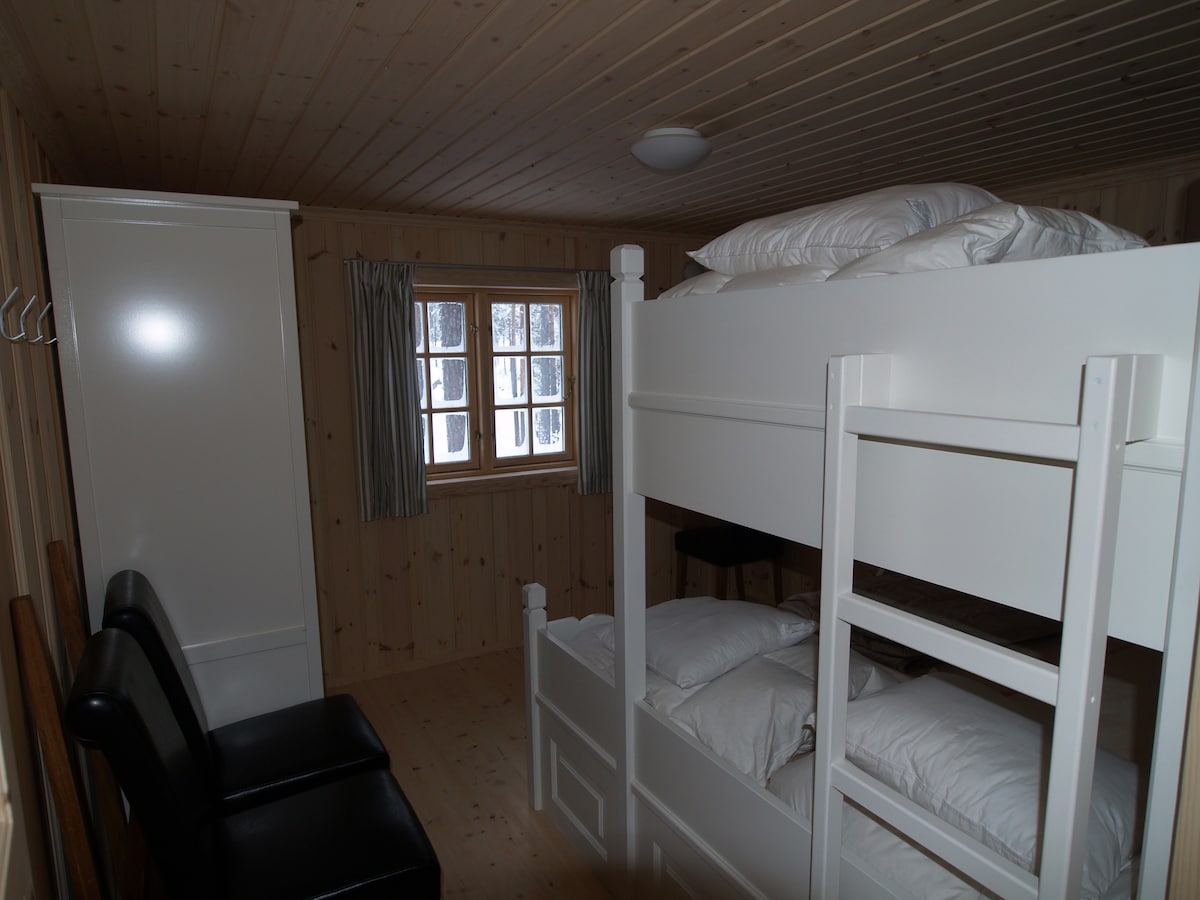 Долно легло 210 x 180 см
Горно легло 210 x 120 см