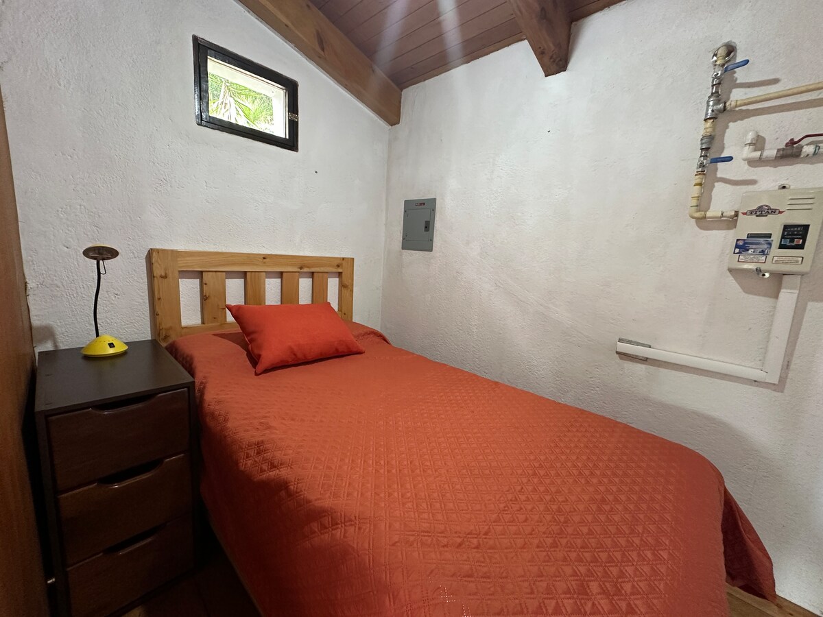 Спалня с императорско легло