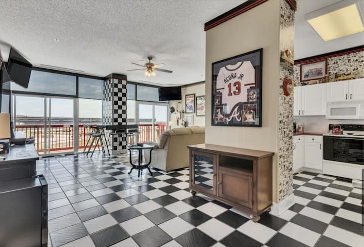 Pet Friendly! Speedway Condo! Prime Views! - Roanoke, TX
