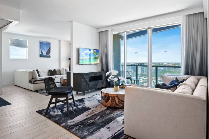 W Residence Penthouse 2BR + Den | Ocean Views gallery image 4