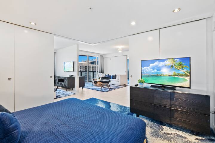 W Residence Penthouse 2BR + Den | Ocean Views gallery image 3