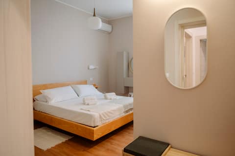 Calabreeze. Modern apartment with city center view