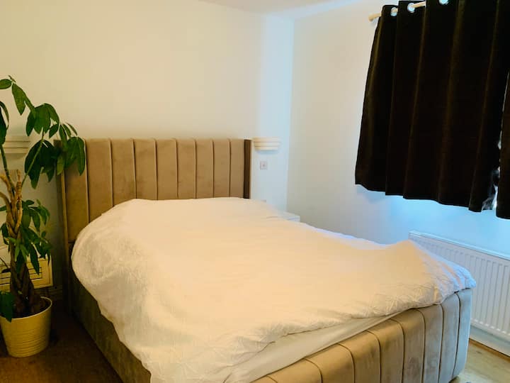 Druga spavaća soba s bračnim krevetom (180*200)