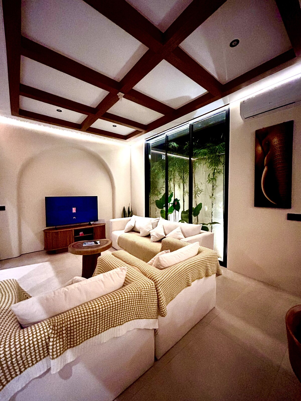 Villa in South Kuta · ★4.9 · 2 bedrooms · 2 beds · 3 private baths, Airbnb-Vergleich