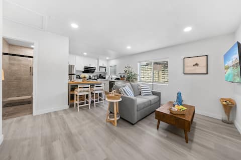 Popular Airbnb listing: Chic & Fresh 2BSuite | Near APU in Glendora