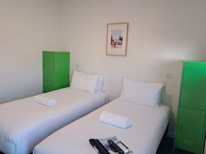 חדר שינה 5  מיטת קינג סייז או 2 מיטות יחיד