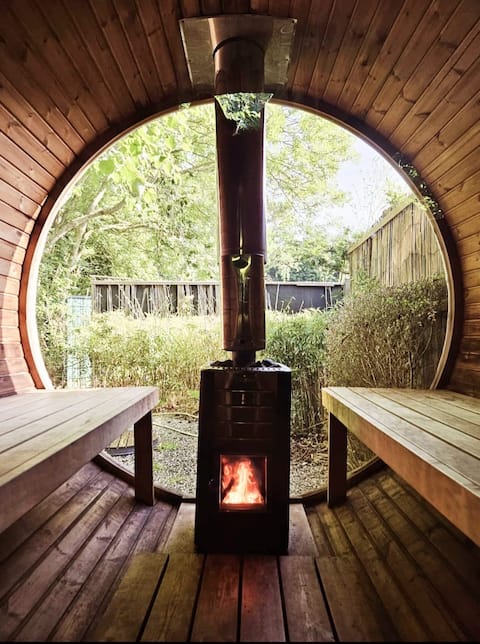 Me(h)erZeit Group House on the Dike