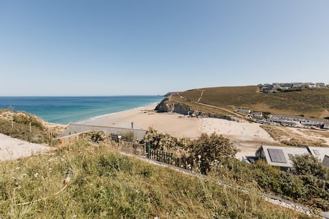 Stunning Luxury 5* Home with Hot Tub & Sea Views
