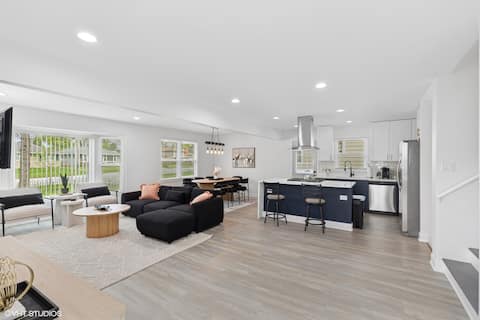 Modern Charming Home w/Pergola & games