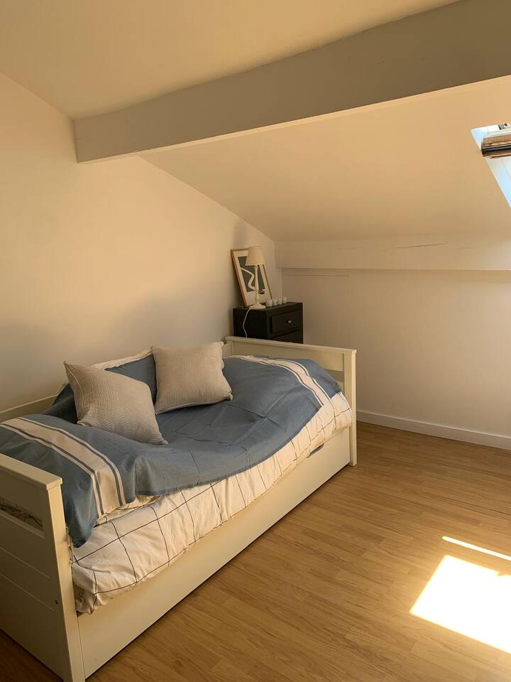 niveau 2 =  1 lit gigogne avec 2 couchages lit simple