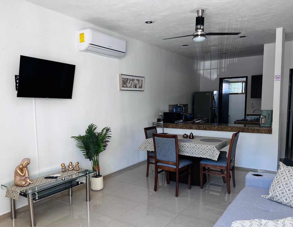 Popular Airbnb listing: Fresh and comfortable apartment. Air-conditioned 2 bedrooms TV. in Colonia Xcumpich