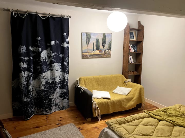 საწოლი 152 × 203 სმ
ოფისი
დასაკიდი საკიდი