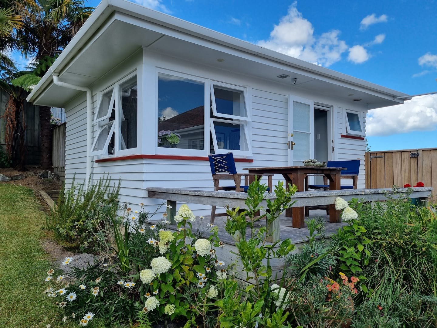 'Art To Sea' Studio Accommodation 3