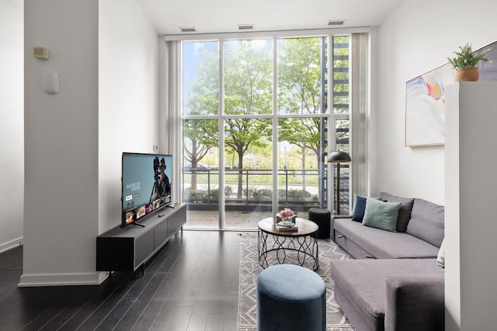 Luxury 4BR Home | King Bed| Sleeps 12 w/ Parking!