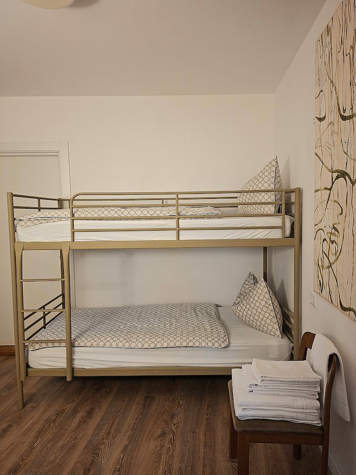 lits superposés. Mesure 85x200 chacun