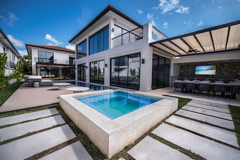 Beachfront Mansion Buenaventura