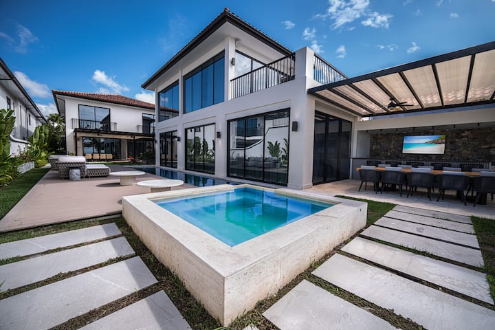 Beachfront Mansion Buenaventura