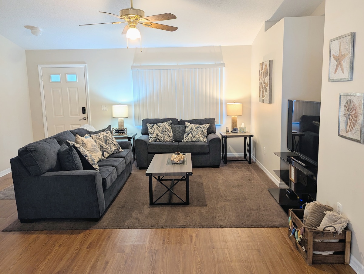 Top Airbnb: "Southern Comfort" Pool - Daytona & Ormond Beach in Holly Hill