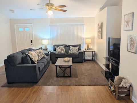 Top Airbnb: "Southern Comfort" Pool - Daytona & Ormond Beach in Holly Hill