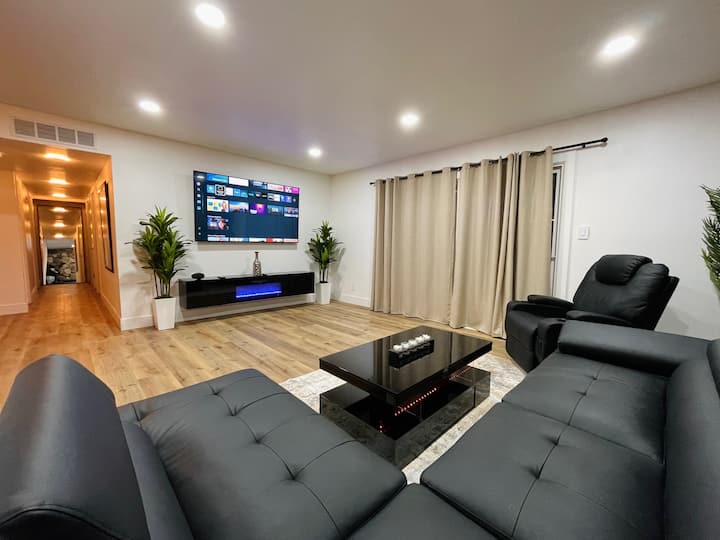 5-star Pool Home | Fast Wifi | Near Strip - Las Vegas, NV