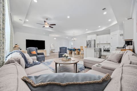 Popular Airbnb listing: Away Game Family Beach/Golf House and dog friendly in Pawleys Island