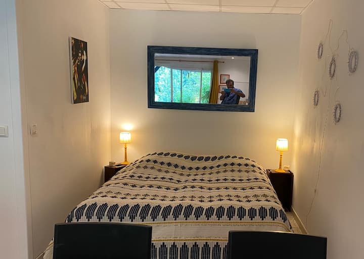 מיטה 160x200 ס"מ בחדר שינה מס' 4 (סטודיו) בקומת הקרקע