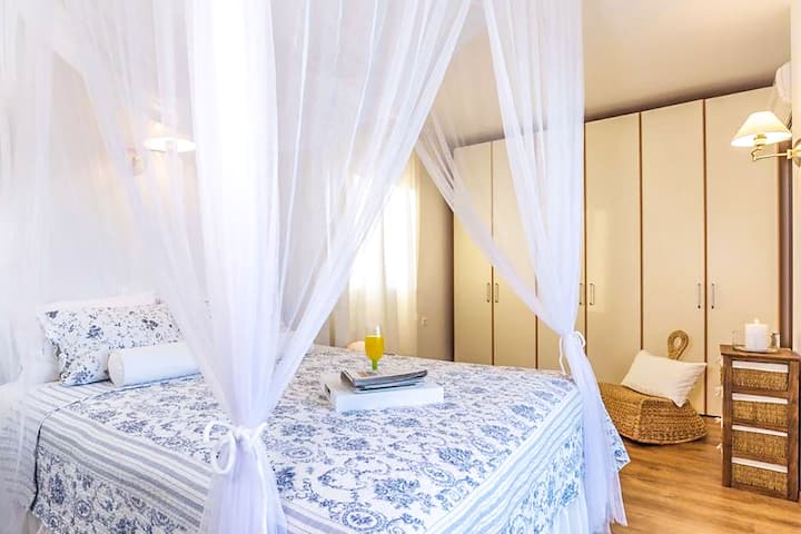 Dormitorio principal 1 con cama tamaño queen