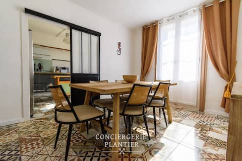 Charming house 5 rooms 2 bedrooms 3 bathrooms, air conditioning, garage, terrace