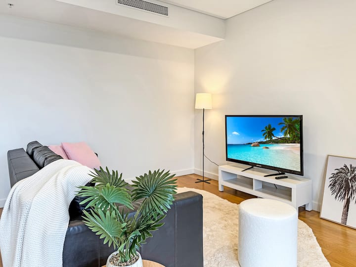 Macquarie Park | Great Location With Gym & Pool! - Hornsby