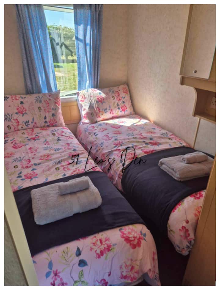 Twin Bedroom, with small wardrobe and vanity space.
